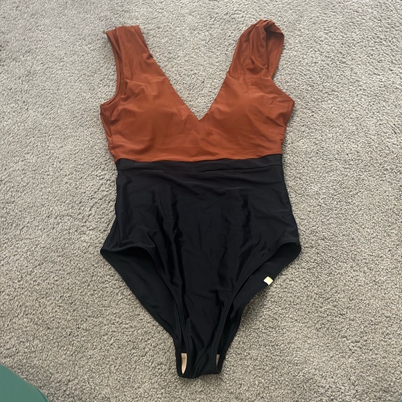 Summersalt Ruched Backflip - Picture 2 of 4